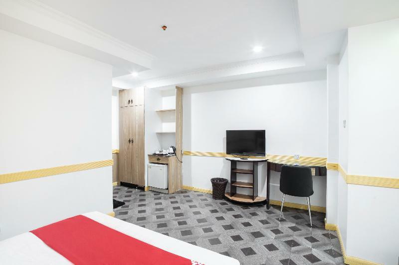Oyo 138 White Palace Hotel Manila Exterior photo